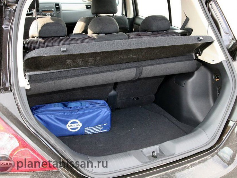 Открытй багажник Nissan Tiida 2014 - 2015