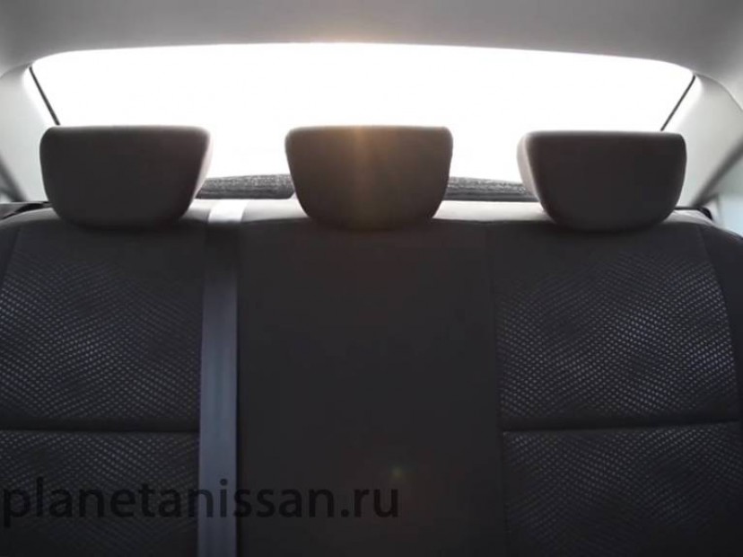 Задние сиденья в Nissan Almera